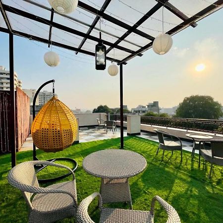 Olive Service Apartments - Golf Course Road غورغاون المظهر الخارجي الصورة