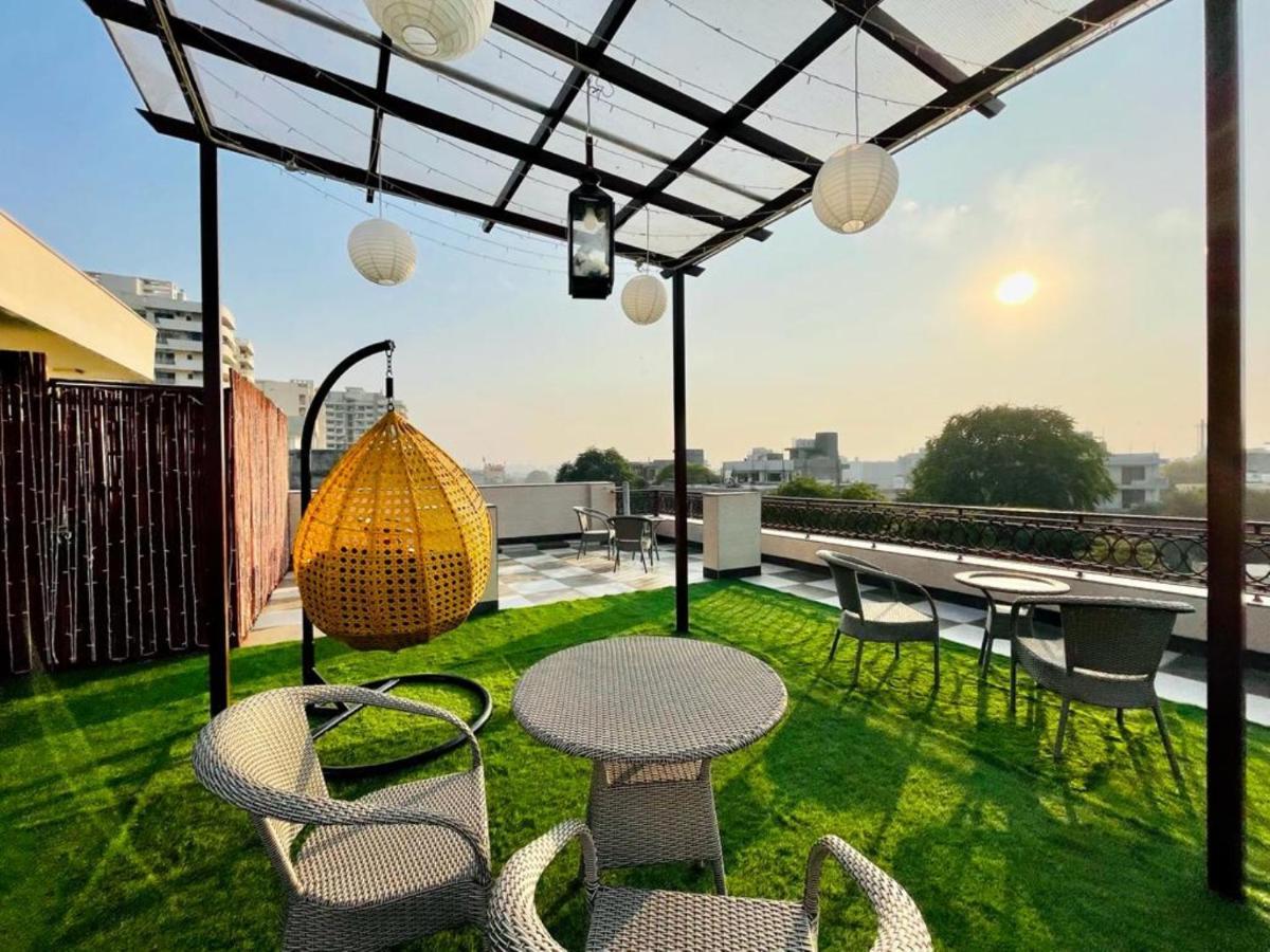Olive Service Apartments - Golf Course Road غورغاون المظهر الخارجي الصورة