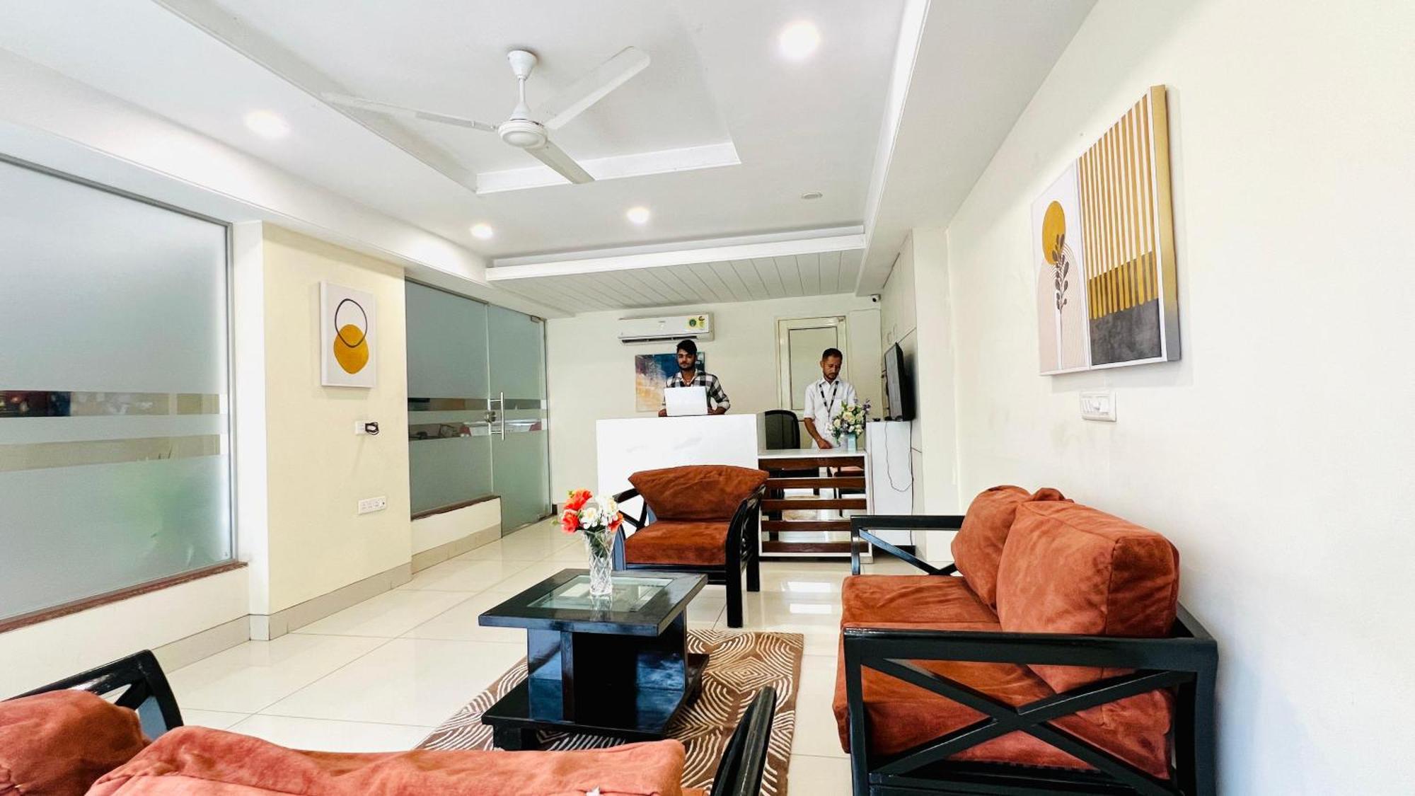 Olive Service Apartments - Golf Course Road غورغاون المظهر الخارجي الصورة